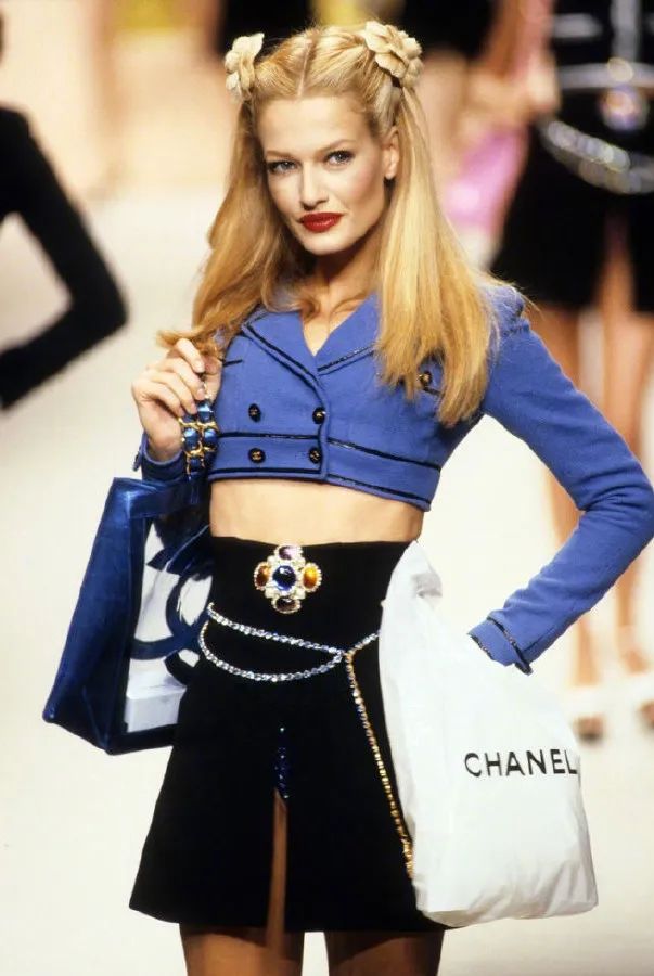 90年代香奈儿时装秀模特时尚造型