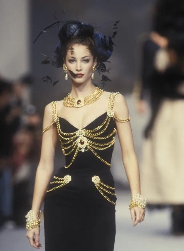 90年代香奈儿时装秀模特时尚造型