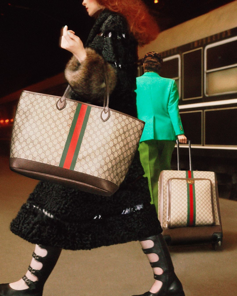 gucci时尚大片 新款购物袋和拉杆箱 双G帆布+彩色条纹织带